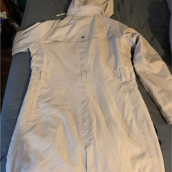 Sold—-> The North Face got you covered - Beige Coat to keep you warm - Picture 3 of 13